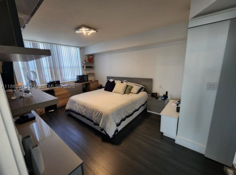 Condo for sale at Turnberry On The Green 1508