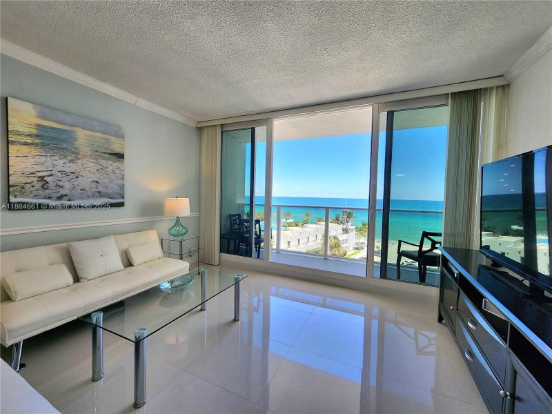 Apartment for rent at Alexander Towers 707