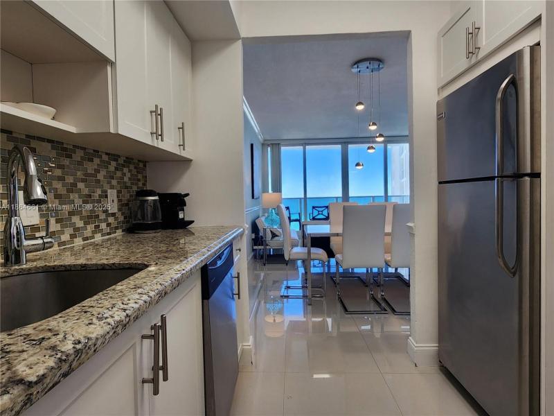 Apartment for rent at Alexander Towers 707