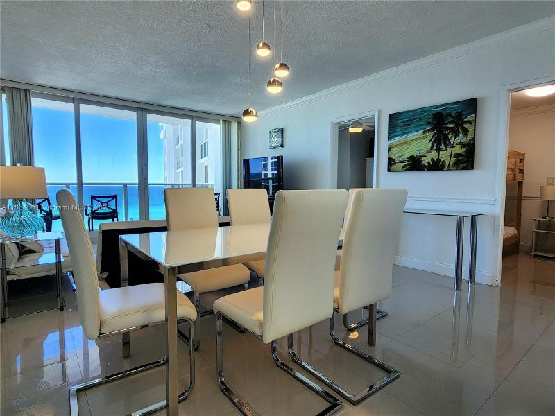 Apartment for rent at Alexander Towers 707