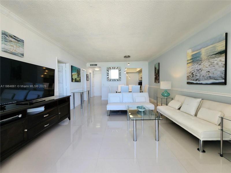 Apartment for rent at Alexander Towers 707