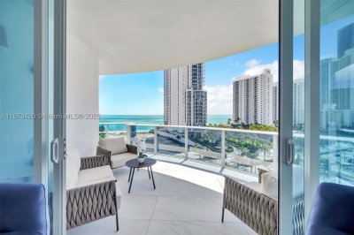 Aurora Apt #801