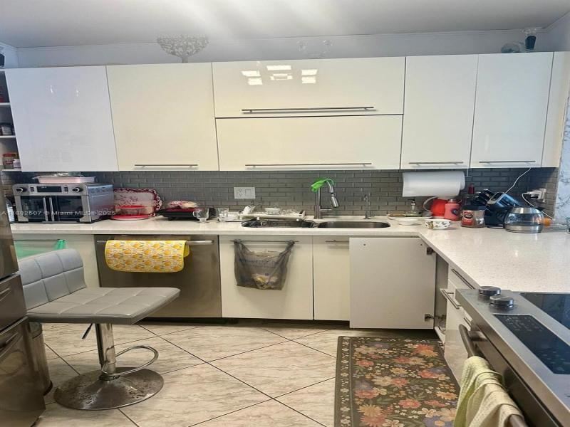 Condo for sale at Imperial Towers PH-6