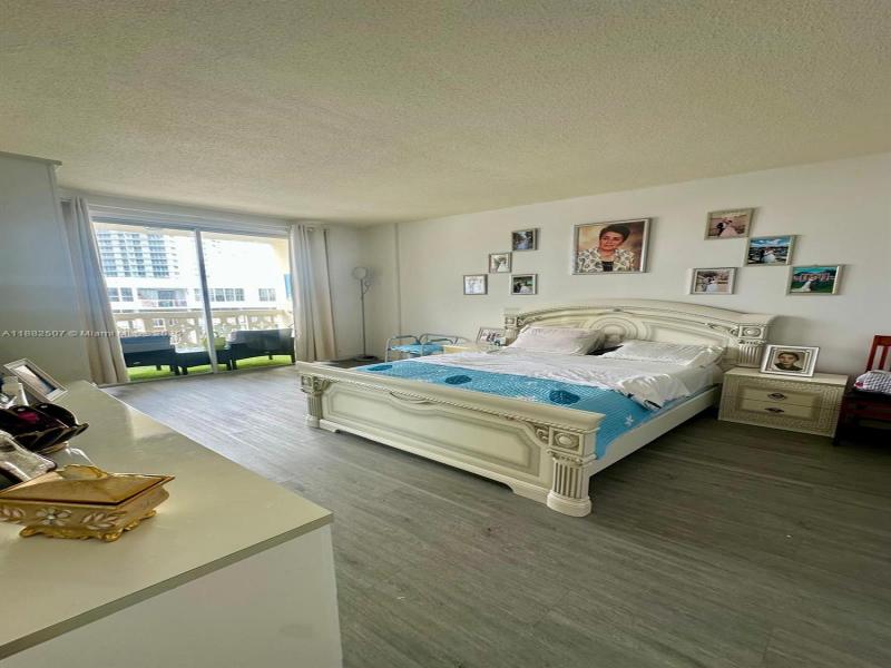 Condo for sale at Imperial Towers PH-6