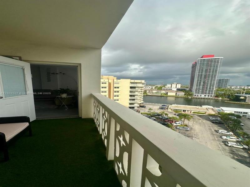 Condo for sale at Imperial Towers PH-6