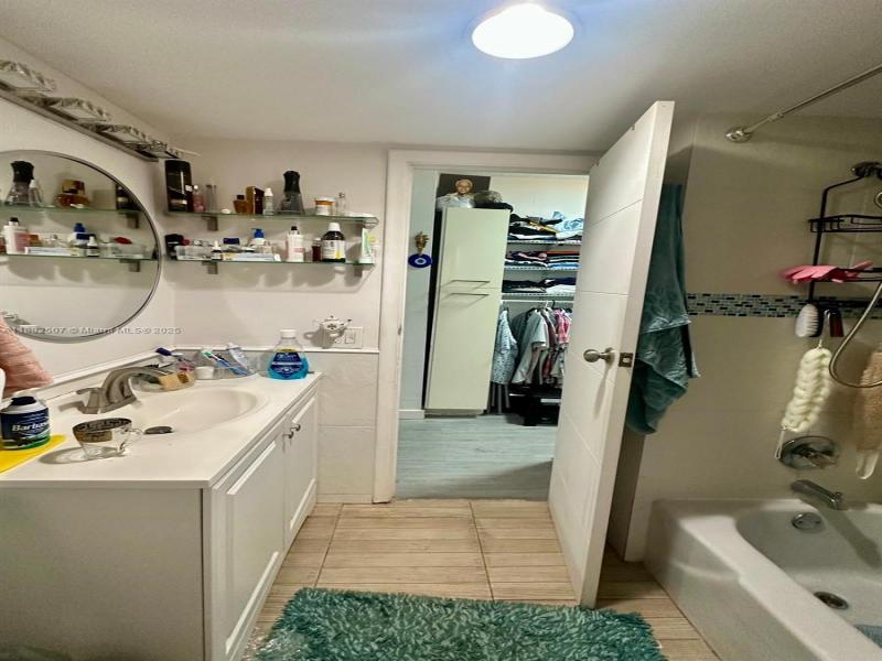 Condo for sale at Imperial Towers PH-6