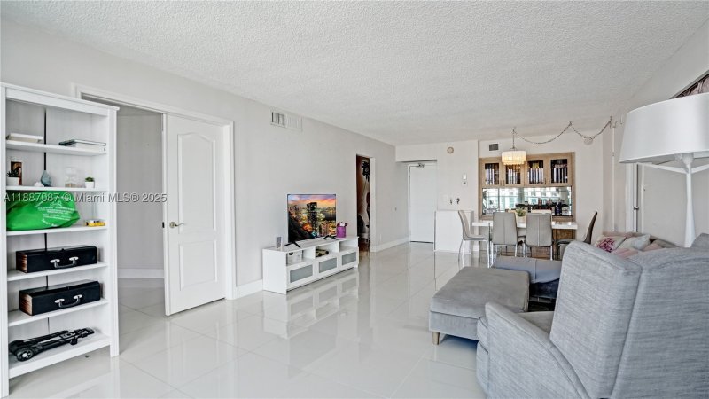 Condo for sale at Arlen House 1931