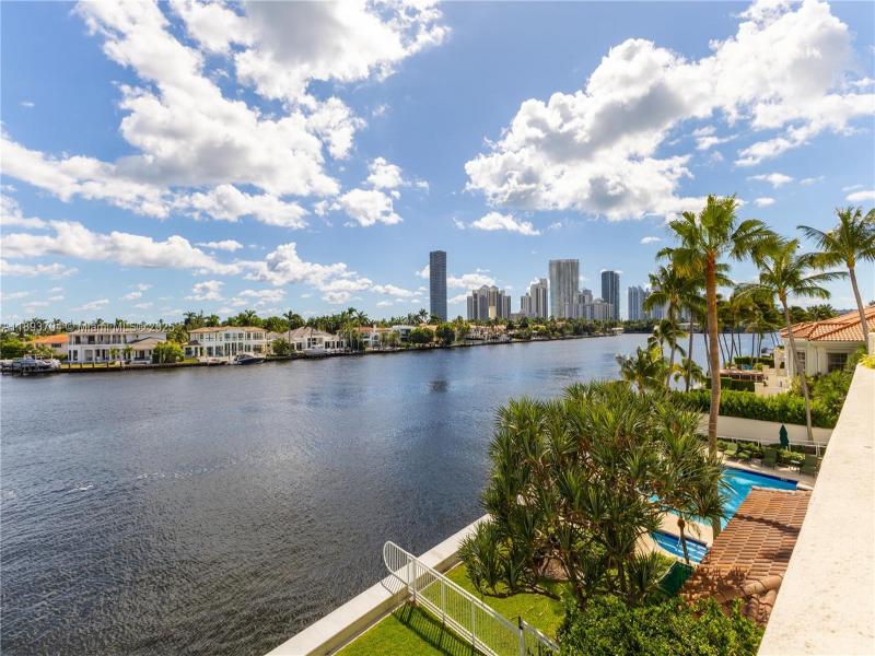 Comprar apartamento en Bella Vista North 303 & 204