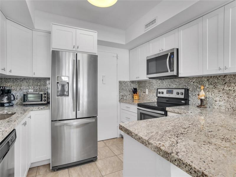 Condo for sale at Alexander Towers 208