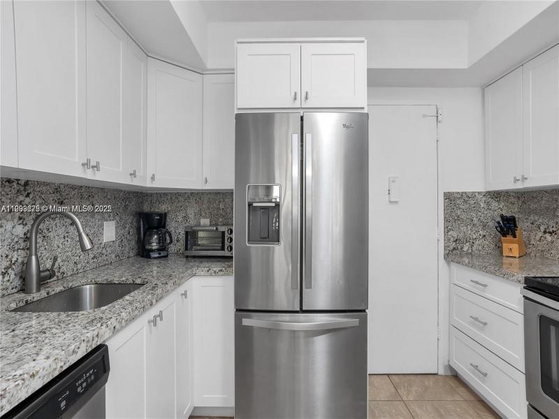 Condo for sale at Alexander Towers 208