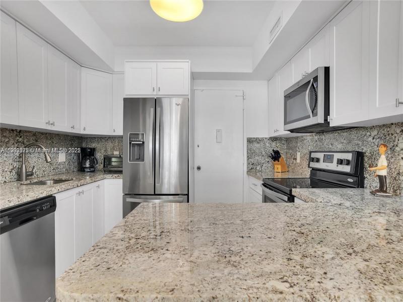 Condo for sale at Alexander Towers 208