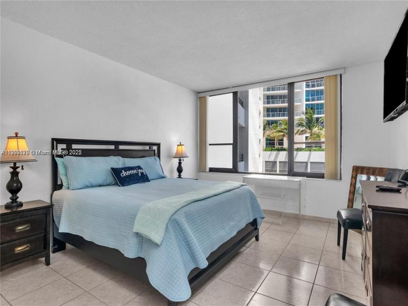 Condo for sale at Alexander Towers 208