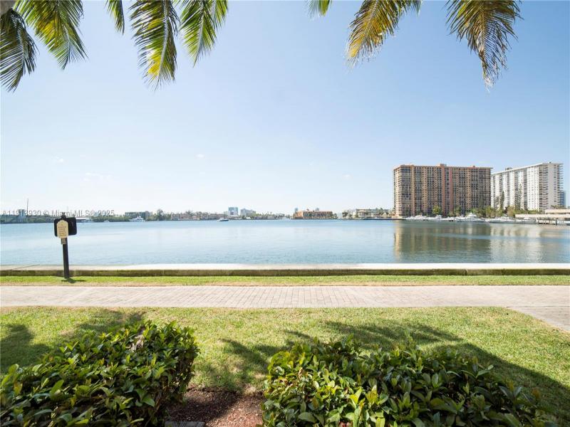 Comprar apartamento en Porto Bellagio 1107
