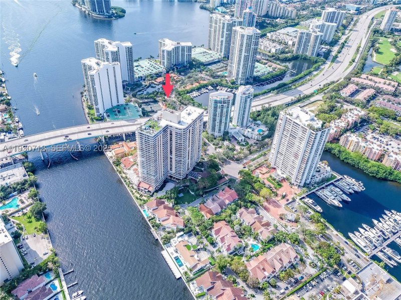Condo for sale at Turnberry Towers 26E