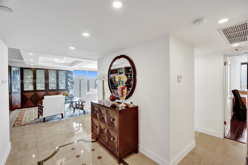 Condo for sale at Turnberry Towers 26E