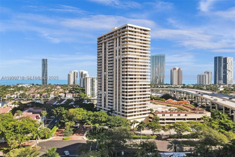 Condo for sale at Turnberry Towers 26E