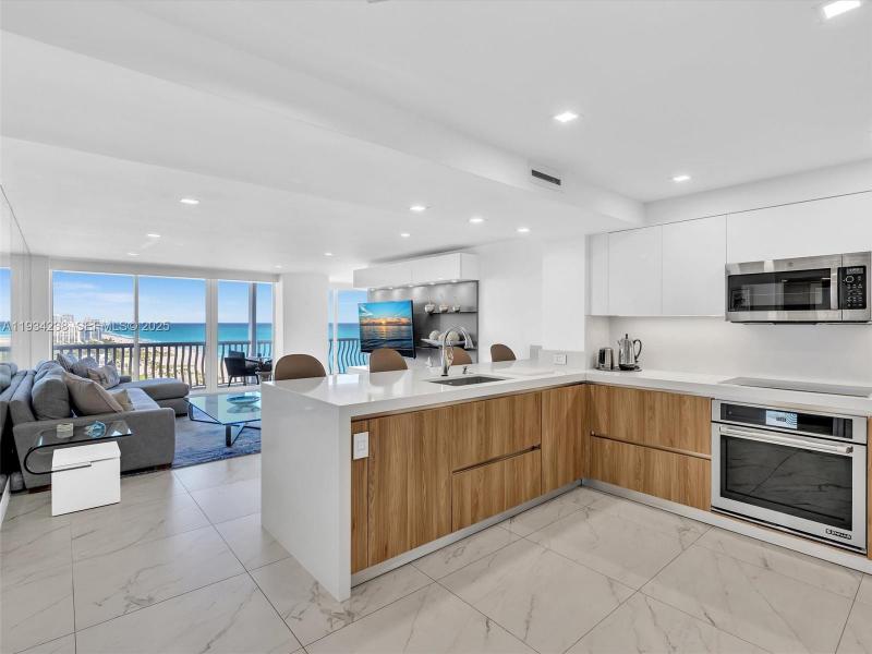Condo for sale at Point of Americas 2103