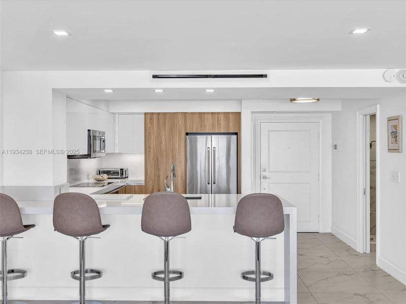 Condo for sale at Point of Americas 2103