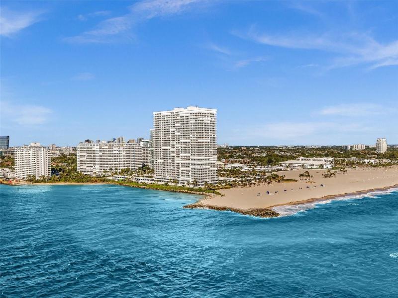 Condo for sale at Point of Americas 2103