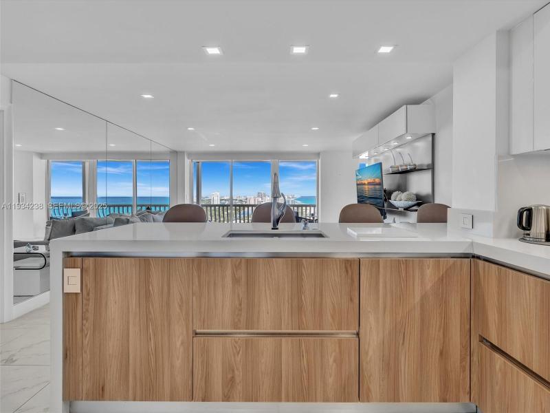 Condo for sale at Point of Americas 2103