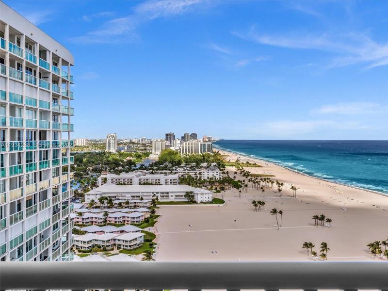 Condo for sale at Point of Americas 2103