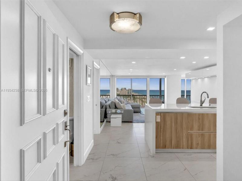 Condo for sale at Point of Americas 2103
