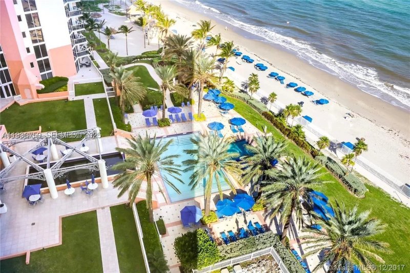 Condo for sale at Ocean One 1109