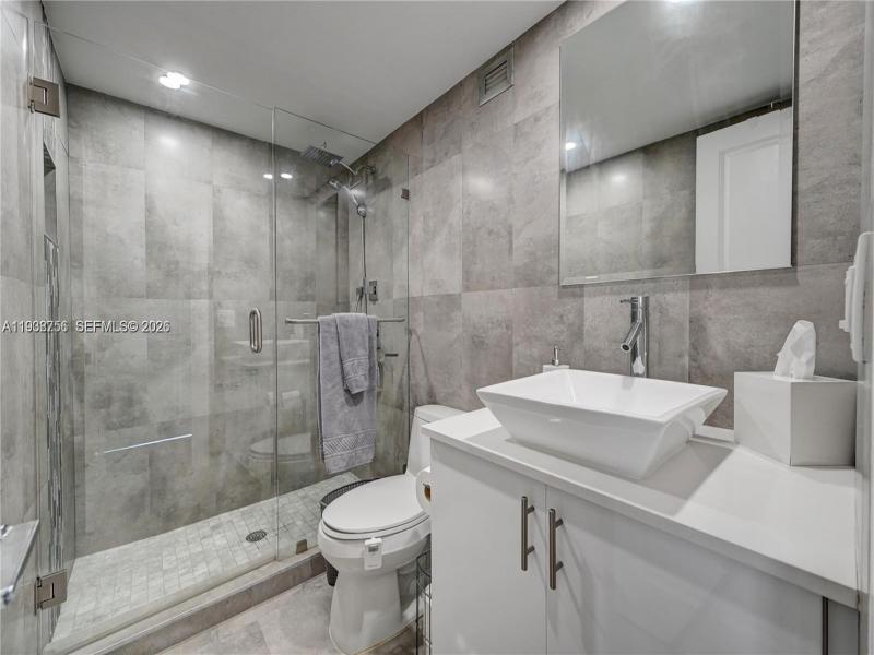 Condo for sale at Avant Garde 701