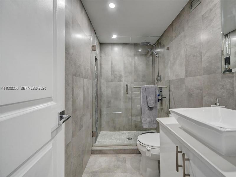 Condo for sale at Avant Garde 701