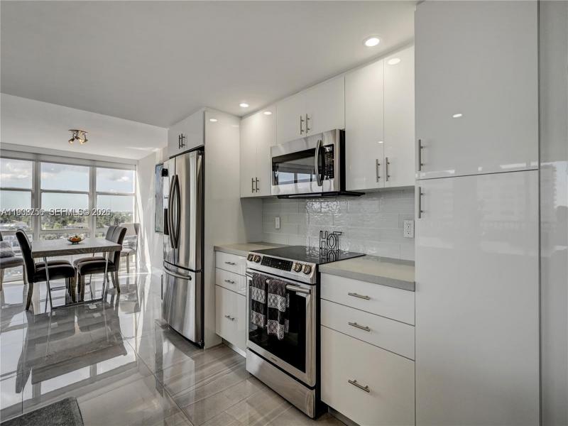 Condo for sale at Avant Garde 701