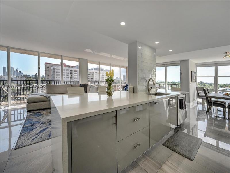 Condo for sale at Avant Garde 701