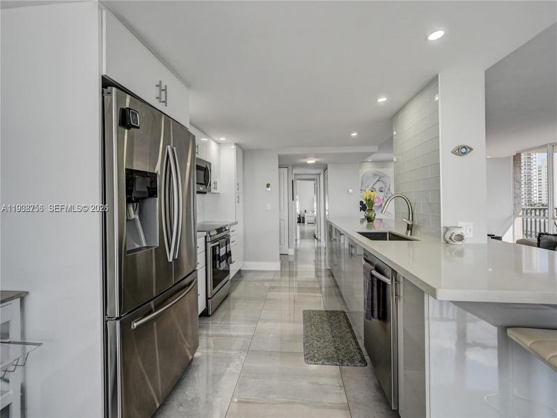 Condo for sale at Avant Garde 701