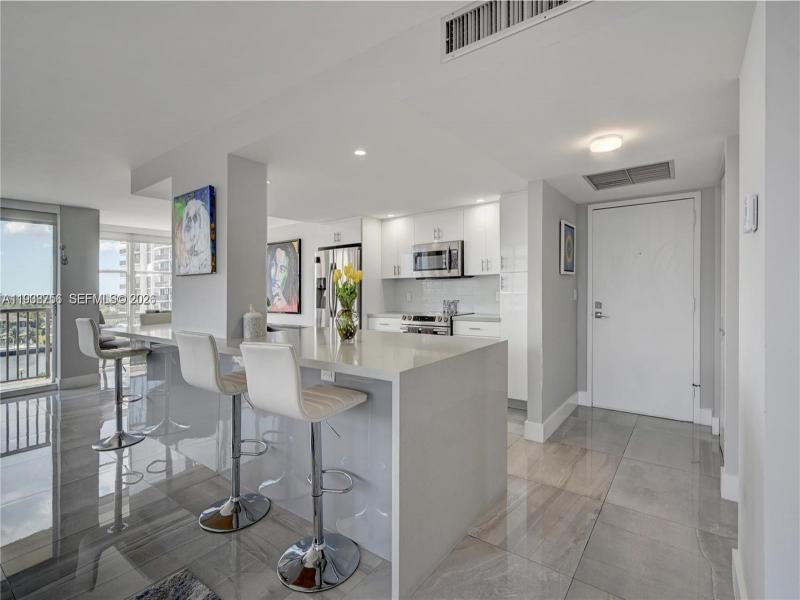 Condo for sale at Avant Garde 701