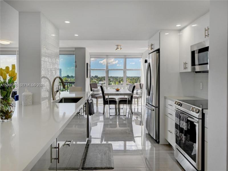 Condo for sale at Avant Garde 701
