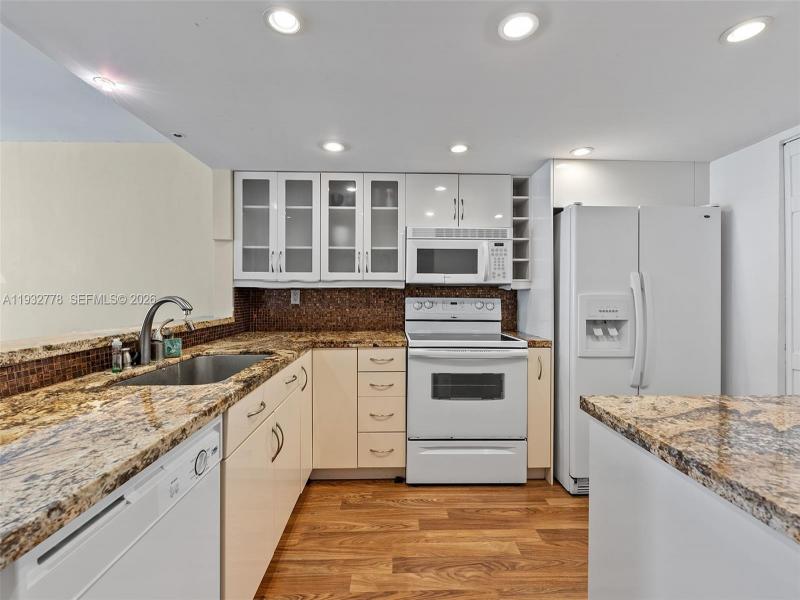 Condo for sale at The Venetia 14G