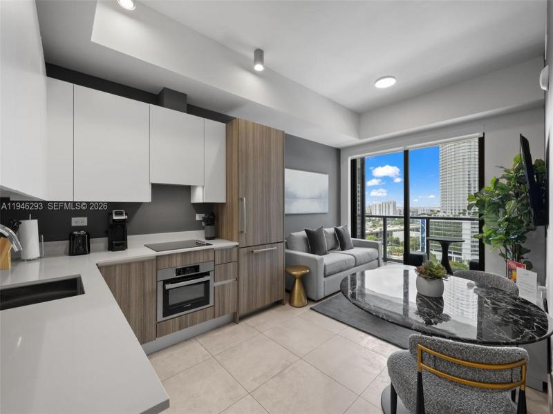Condo for sale at Smart Brickell Residences 1604