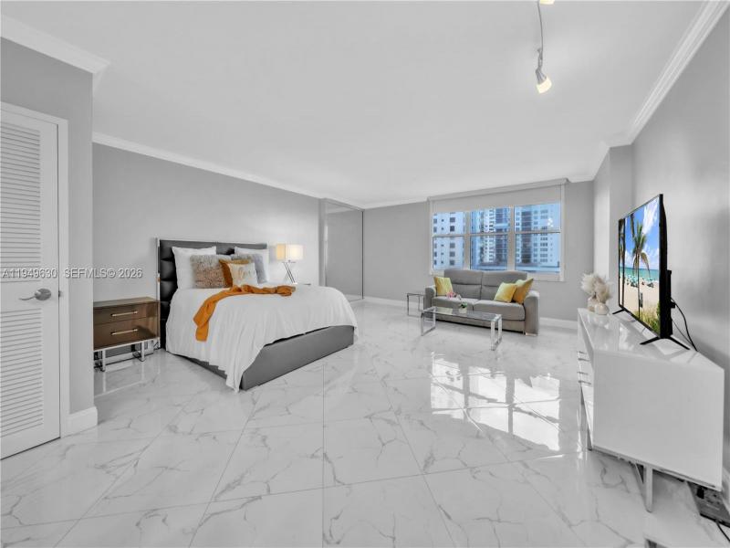 Aluguel de apartamento no The Wave Condo 503