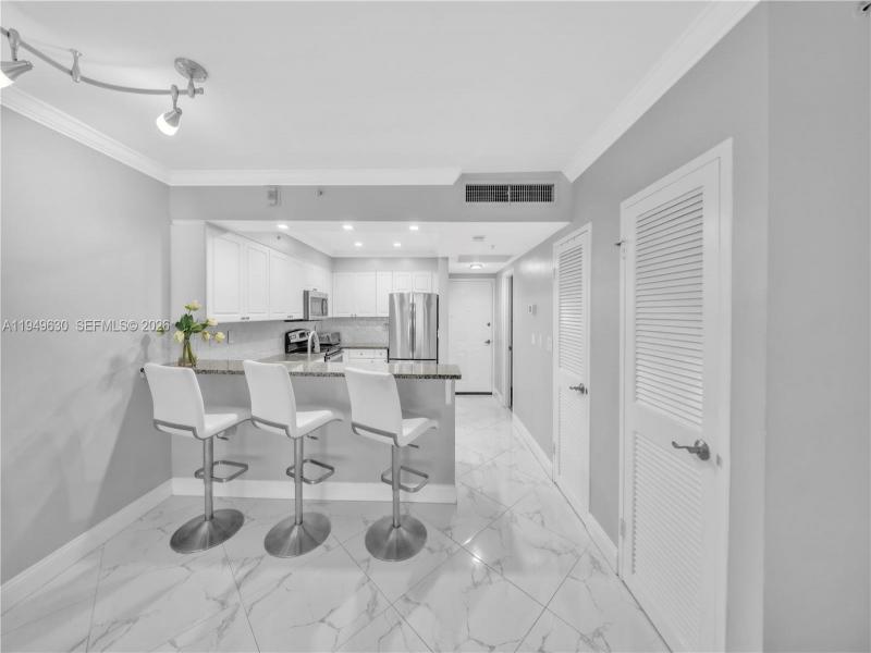 Aluguel de apartamento no The Wave Condo 503