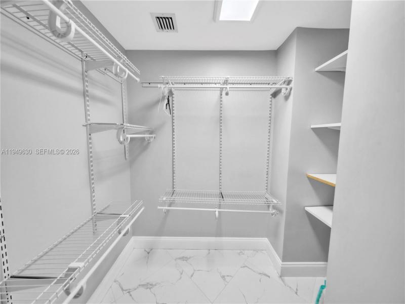 Aluguel de apartamento no The Wave Condo 503