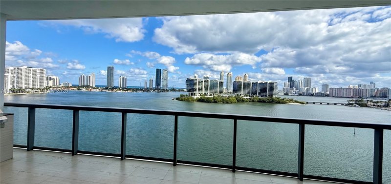 Apartment for rent at Echo Aventura 917