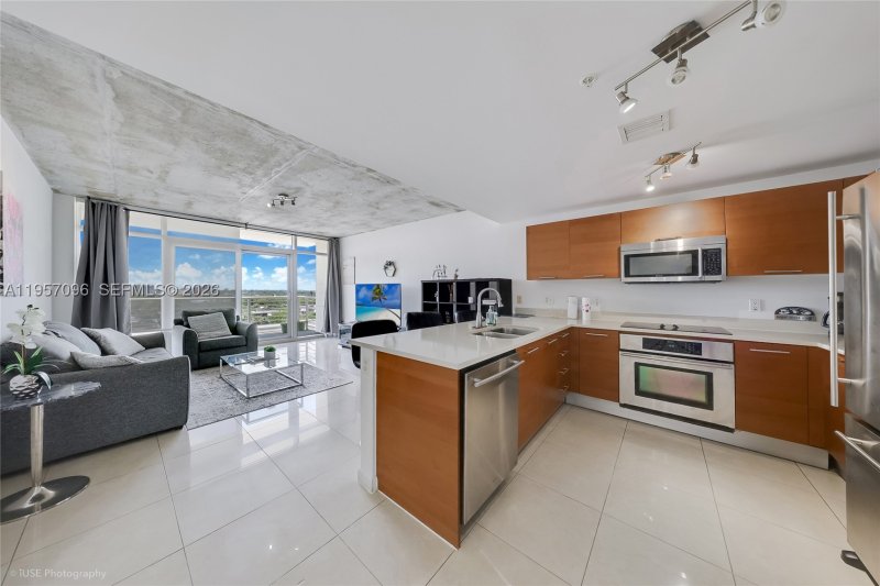 Midtown Midblock Apt #811
