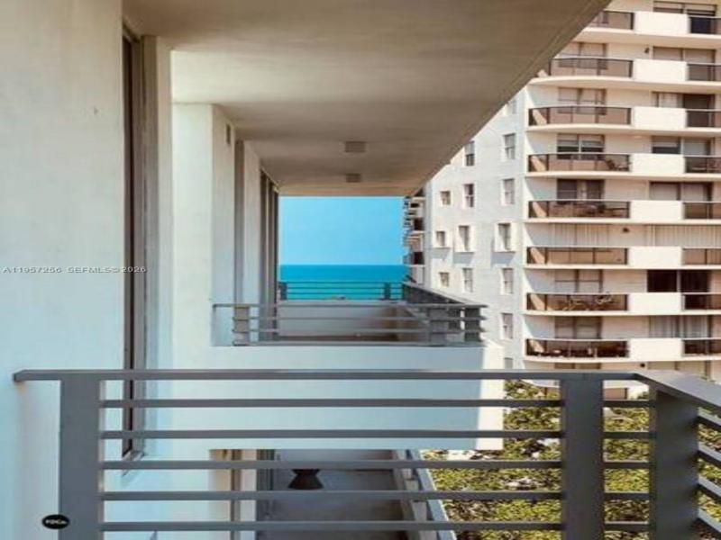 Comprar apartamento en 6080 Collins Avenue PH09