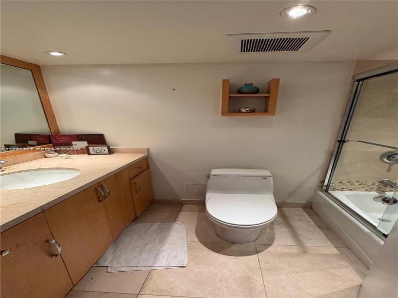 Comprar apartamento no Biscayne Cove 1009