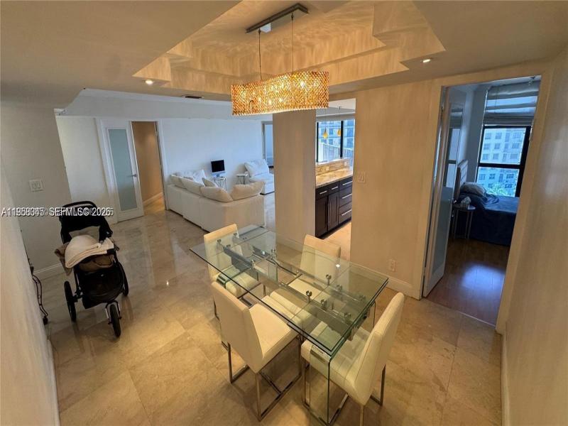Comprar apartamento no Biscayne Cove 1009