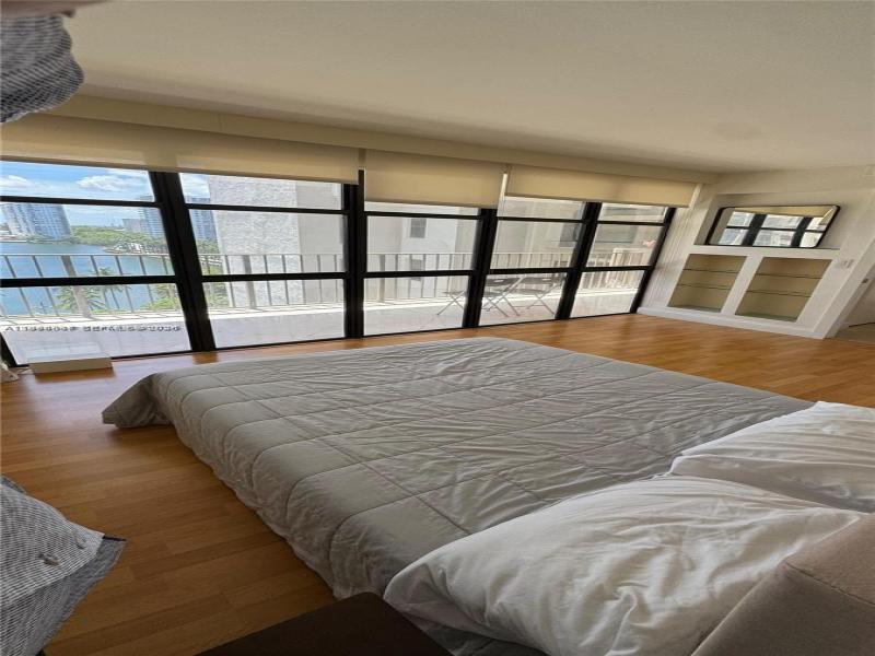 Comprar apartamento no Biscayne Cove 1009