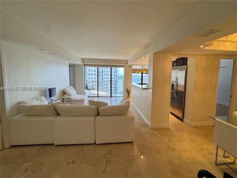 Biscayne Cove Apt #1009