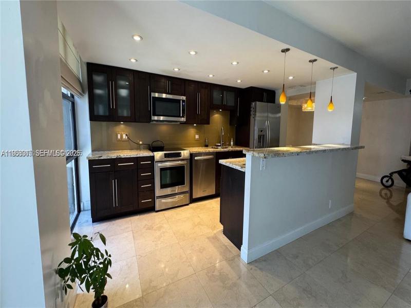 Comprar apartamento no Biscayne Cove 1009