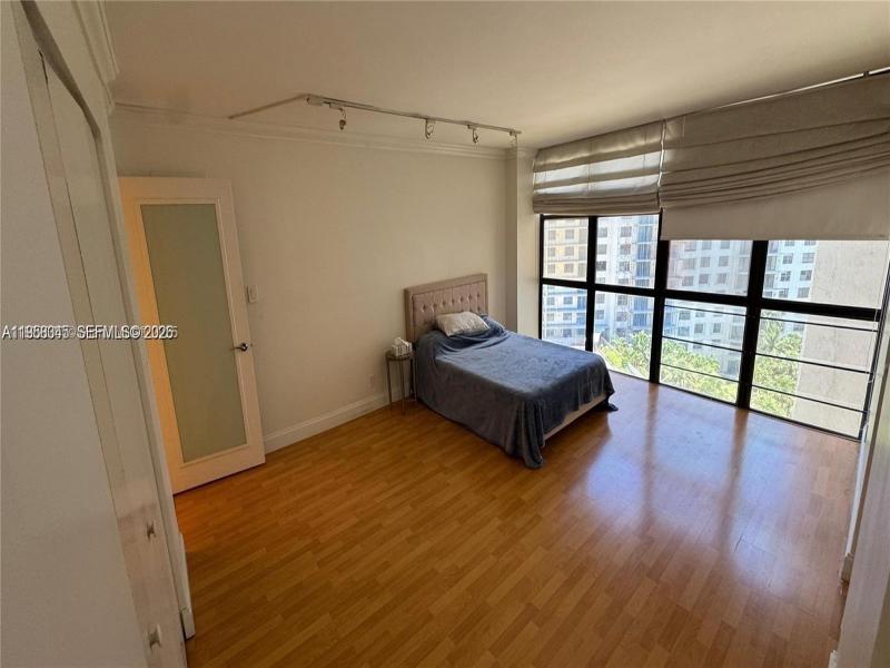 Comprar apartamento no Biscayne Cove 1009