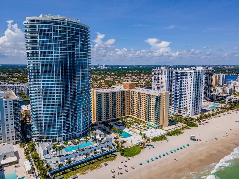 Condo for sale at The Wave Condo 1617