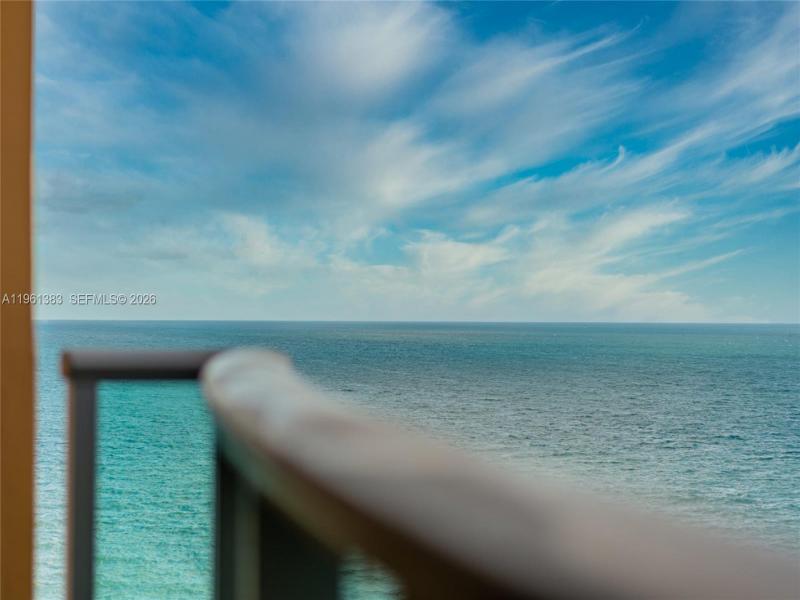 The Wave Condo Apt #1617